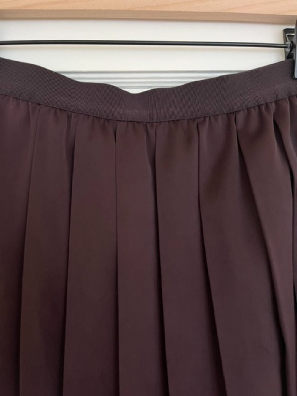 Uniqlo Satin Pleated Skirt in Wine | Size Small - Picture 5 of 8